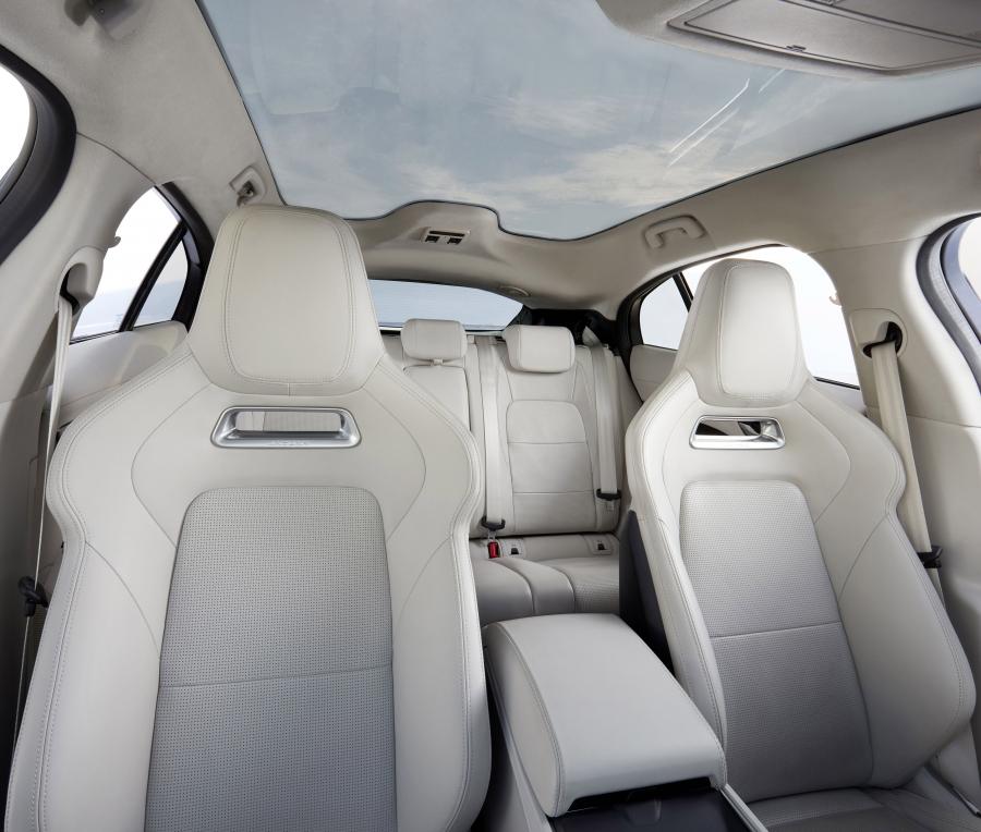 Интерьер Jaguar I-Pace EV400 AWD HSE 2018 года  (WW) (фото 27 из 114)